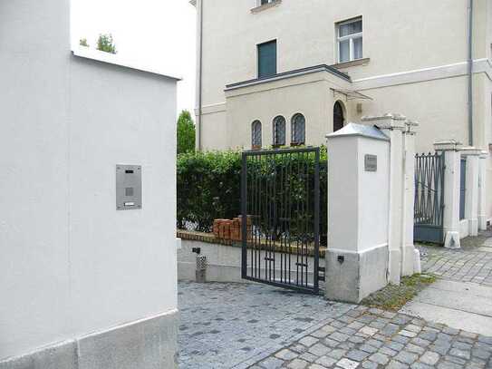 Stellplatz in der Tiefgarage - Auto oder Motorrad sicher abstellen