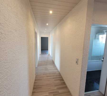 Stilvolle, modernisierte 3-Raum-Wohnung mit Balkon in Eisenberg (Pfalz)