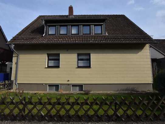 Großes freistehendes Familienhaus mit Garage in ruhiger Lage