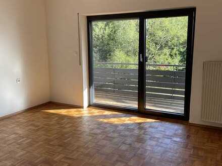 Helle und geräumige 2-Zimmer-Wohnung mit 2 Balkonen in Marzoll / sofort beziehbar
