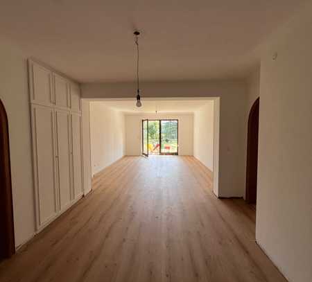 Stilvolle neu renovierte 3-Zimmer-Wohnung (108 m²) inkl. neuer Einbauküche mit grossem Südbalkon