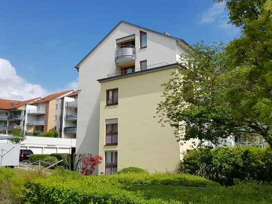 Lichtdurchflutete, ruhige, moderne 2-Zimmer-Wohnung mit Süd-Balkon u separater Küche in Böblingen