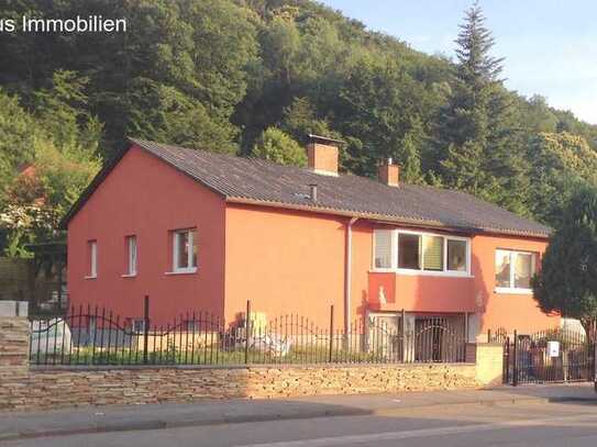 Freistehendes Haus mit Einliegerwohnung und schönem Garten!