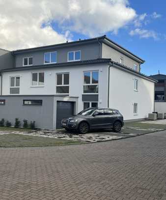 Neuwertige Wohnung mit zwei Zimmern und Balkon in Kreuzau