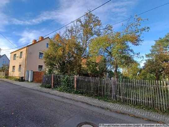 massives Haus mit Scheune, Stall und 4.200 m² Grundstück