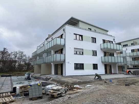 Neue Wohnung (Erstbezug) mit zwei Zimmern und Balkon in Berching