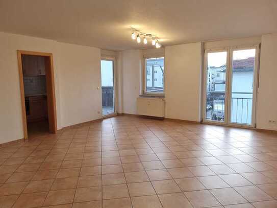 Geschmackvolle Wohnung mit viereinhalb Zimmern sowie Balkon und Einbauküche in Filderstadt
