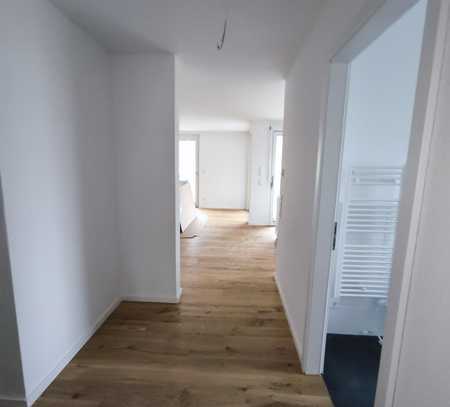 Attraktive 4 Zimmer Wohnung mit Süd-Loggia