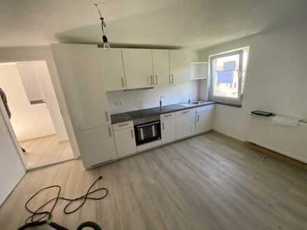 Erstbezug nach Sanierung: preiswerte 4-Zimmer-Wohnung mit Einbauküche und Balkon in Bühlerzell