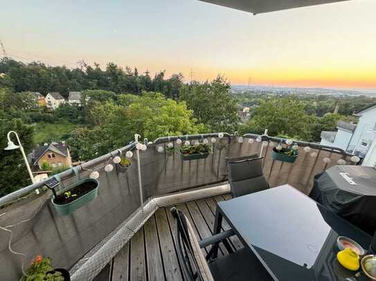 Wunderschöne 2 ZKB Wohnung mit Balkon und toller Aussicht