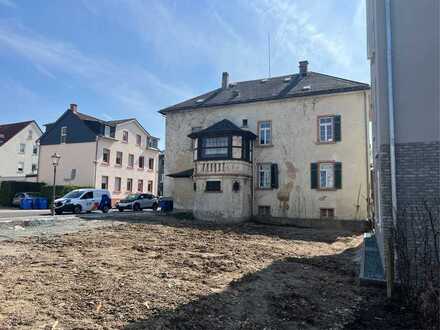 Sanierungsbedürftiges Kulturdenkmal mit großem Grundstück und vielen Möglichkeiten.