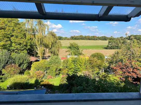 Wunderschöne sanierte Altbauwohnung in einem ruhigem 3 Fam-Haus mit Fernblick über Felder - Wiesen..