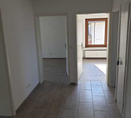 Geschmackvolle 3-Raum-Wohnung mit gehobener Innenausstattung mit Balkon und EBK in Ludwigsburg