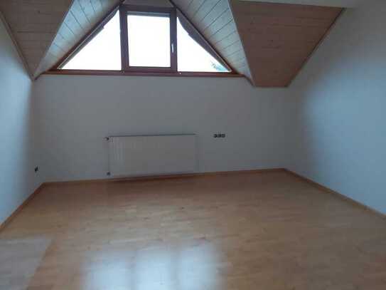 Helle, großzügige 3-Zimmer-Wohnung (OG) mit Balkon, Holzofen und Fernwärme in Wittershausen