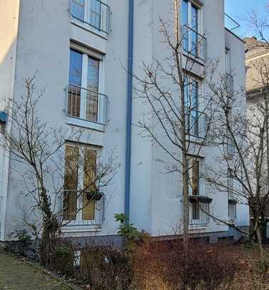 3-Zimmer-Erdgeschosswohnung/Büro mit Einbauküche in Offenbach/Westend