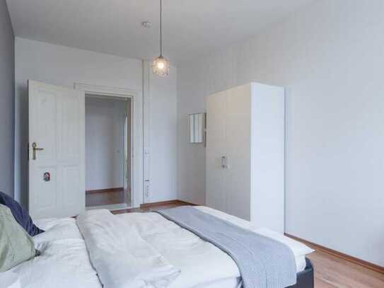 Elegant double bedroom in an 8-bedroom apartment in Gesundbrunnen