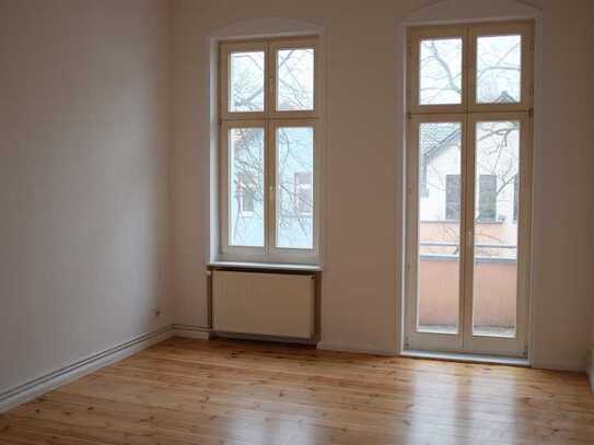 Helle tolle 2 Zi. Altbauwohnung im 2.OG mit Balkon, begrünter Hof, Nähe HTW, Karlshorst