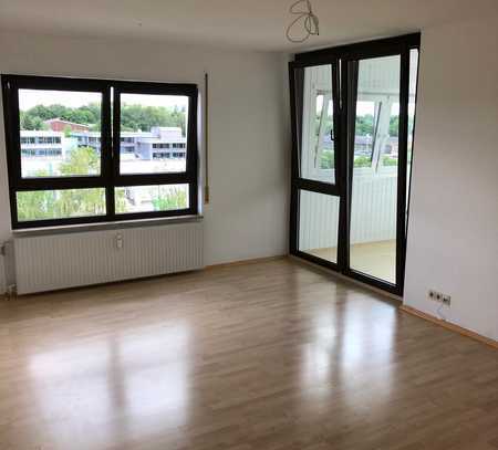 Vollständig renovierte 4-Zimmer-Wohnung mit Balkon und EBK in Buchloe