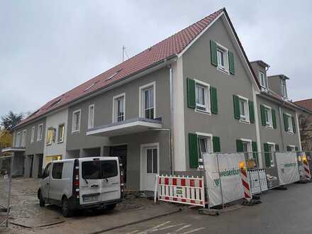 Erstbezug: Modern geschnittene 5-ZKB-Wohnung mit Dachterrasse und Blick auf das Hambacher Schloss