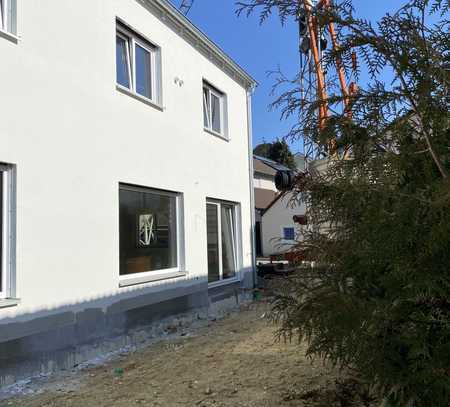 GIS IMMOBILIEN - Neubau-DHH in ruhiger, familienfreundlicher Wohnlage!