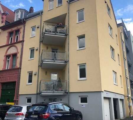 Moderne, attraktive, helle 2-Zimmer-Wohnung mit Balkon, Einbauküche und Garage