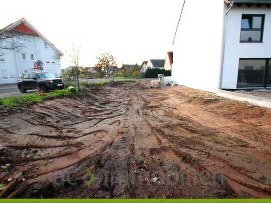 ac | Erschlossenes Baugrundstück für Reihenendhaus in Römerberg