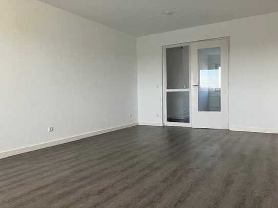 ++ Großzügige 3 Zimmer + saniert + EBK + Vollbad + WC seperat + Balkon ++