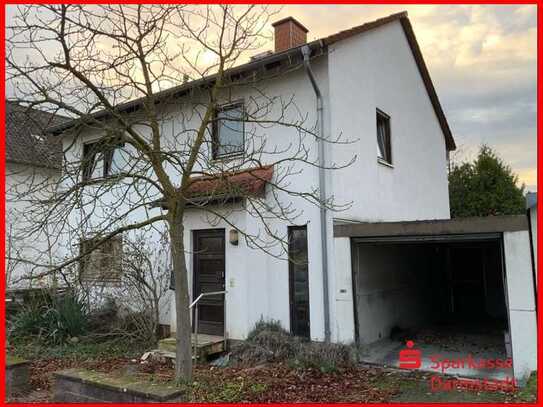 Freistehendes Einfamilienhaus mit Garage