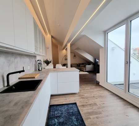 Großzügige, modern möblierte Dachgeschosswohnung mit 3 Zimmern und Dachterrasse