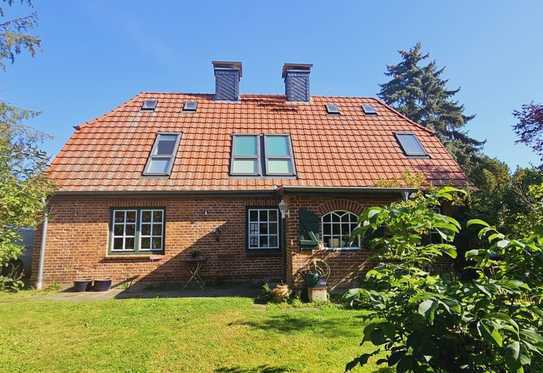 Historisches Bauernhaus mit Scheune auf großem Grundstück mit ca. 800 m² zusätzlichem Bauland