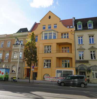 Erstbezug nach Sanierung mit Balkon und EBK: Attraktive 2-Zimmer-Wohnung mit geh. Innenausstattung