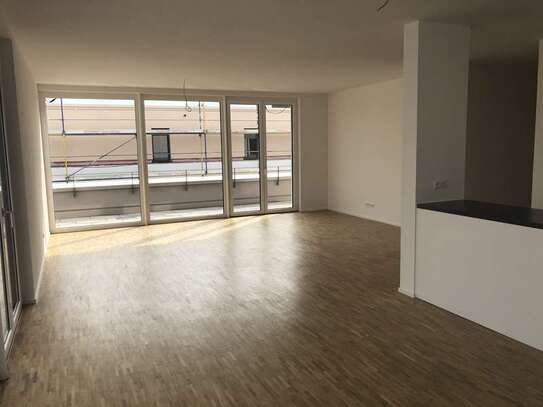 Moderne Penthhouse-Wohnung ! Helle 3-Zi. Whg. (W14) mit Dachterrasse in ruhiger Lage!