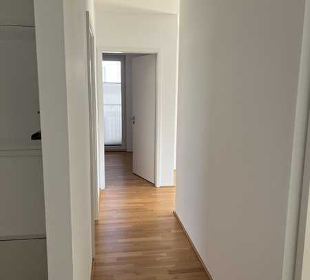 Stilvolle, neuwertige 2,5-Raum-Penthouse-Wohnung mit geh. Innenausstattung mit Balkon und EBK