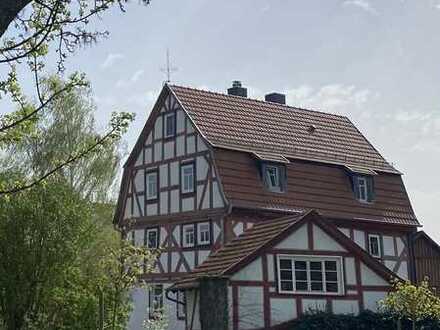 Individuelles, charmantes Fachwerkhaus mit Nebengebäuden am Rande des Vogelsbergs in Homberg Ohm