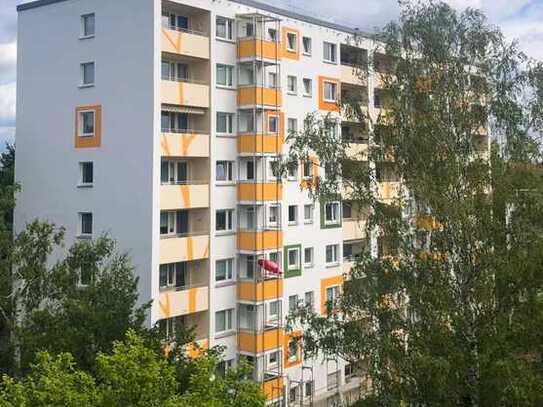 3 Zimmer Wohnung mit Loggia im 4. OG mit Aufzug