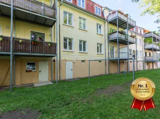 In Renovierung I Wohnung mit sonnigem Balkon und moderner Einbauküche