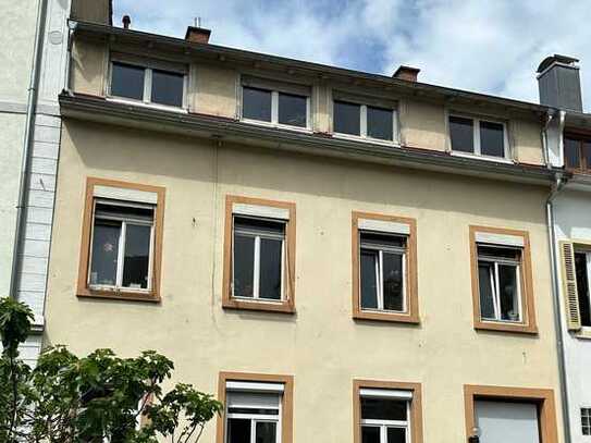 Renovierungsbedürftige 4,5-Zimmer-Wohnung im Herzen der Wiehre, Haus wird demnächst aufgewertet