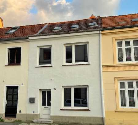 Stadt-Reihenhaus in zentraler Lage für handwerklich Begabte (Teil-Rohbau)