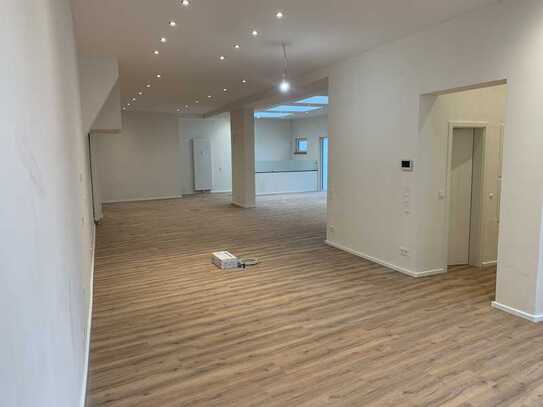 Imposante 2-Raum-Loft-Maisonettewohnung mit großer Terrasse im Herzen von Käfertal