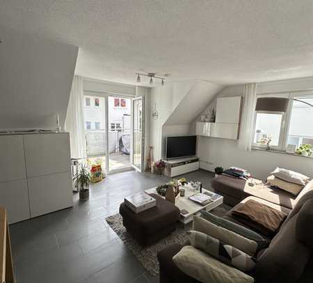 Freundliche und neuwertige 4-Zimmer-Maisonette-Wohnung mit geh. Innenausstattung mit Balkon