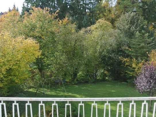 Helle Wohnung, gehobene Innenausstattung, mit großem Süd-Balkon und Gartenblick in Bestlage!