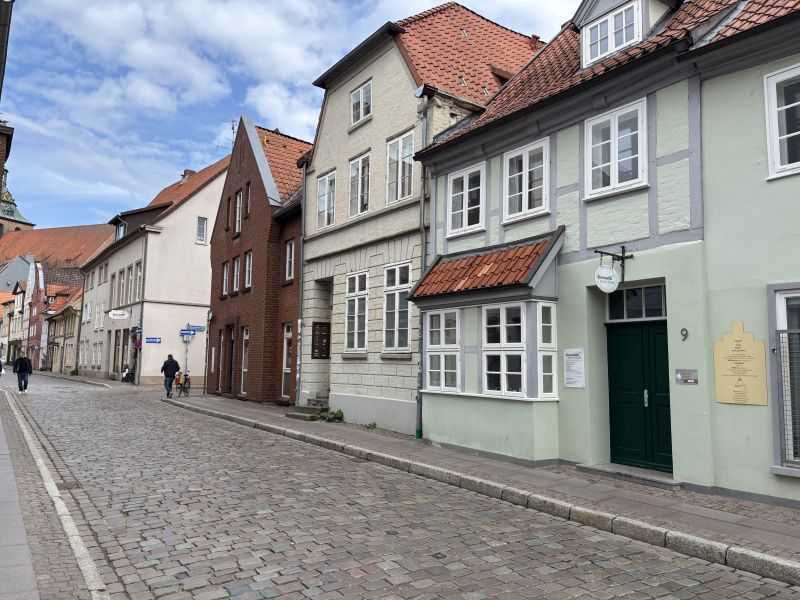                                                               L&uuml;neburger Altstadt: Dachgeschosswohnung mit Altbau-Charme                                                       in Altstadt (Landshut)