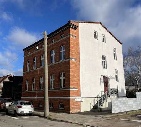 Große 3-Zimmer-Wohnung mit Wintergarten im repräsentativem Altbau zentral in Greifswald