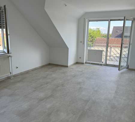 Vollständig renovierte 2-Zimmer-Wohnung mit Balkon und Einbauküche in Renningen