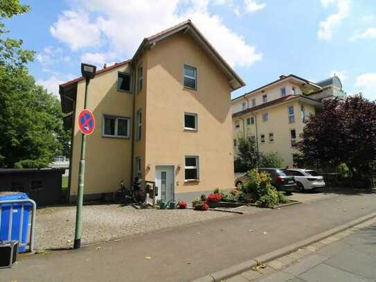 Attraktives Mehrfamilienhaus mit vielfältigen Wohnmöglichkeiten in Friedberg