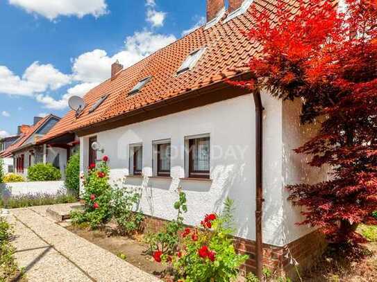 DHH mit Ausbaureserve, Kaminzimmer, Garage & idyllischem Ausblick