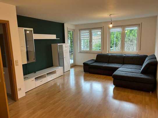 Sehr schöne 2-Zimmer-Wohnung mit Balkon, Einbauküche und Tiefgaragenstellplatz – Naturnah am Wald