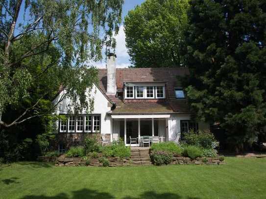 Haus im englischen Landhausstil in Krefeld-Bockum