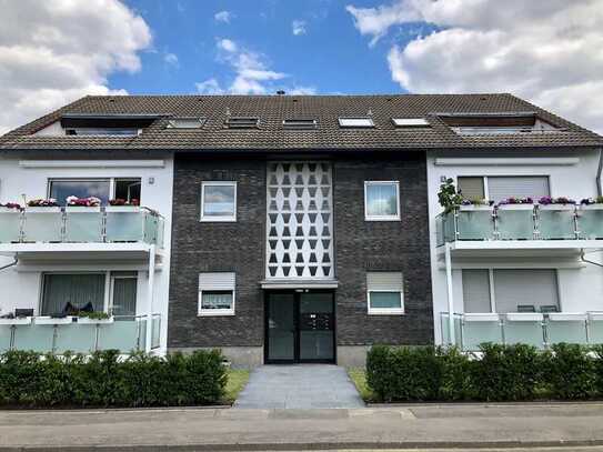 Ruhig gelegen, Lichtdurchflutet 2 -Zimmer Dachgeschosswohnung