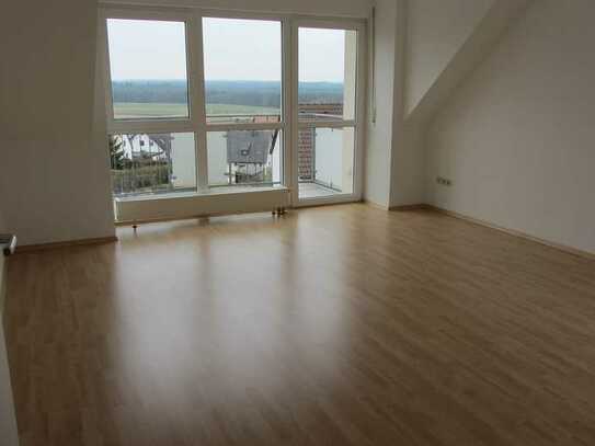Ansprechende und neuwertige Etagenwohnung mit 2 Balkonen in Leinburg